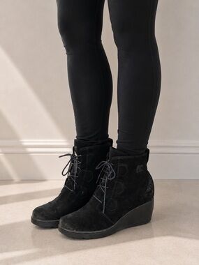 SOREL heeled suede leather boots size 10 platform wedges Normcore Gorpcore